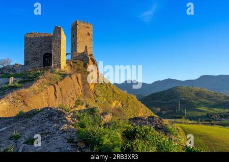 Château arabo-normand, Cefalà Diana, Palerme, Sicile, Italie Banque D'Images