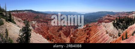 Panorama du paysage depuis Sunset View Overlook depuis Rim Road Highway 148 à Cedar Breaks National Monument Utah USA Banque D'Images