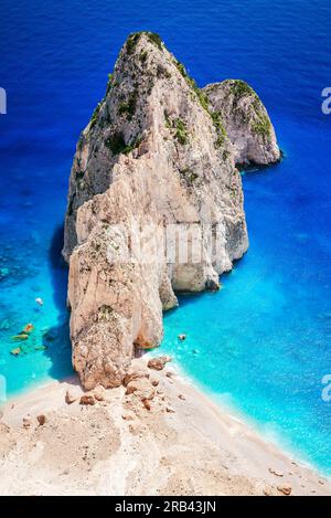 Keri, Zakynthos. Vue aérienne drone de la plage de Myzithres, paysage aérien de la mer Ionienne, îles grecques, Grèce. Banque D'Images