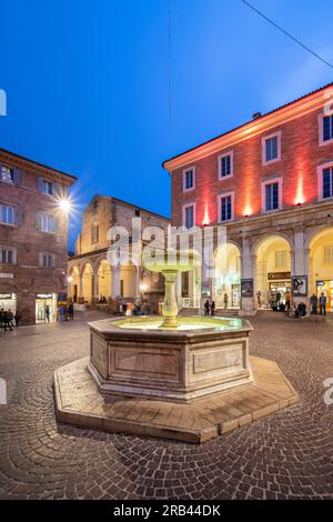 Piazza della Repubblica, Urbino, Marche, Italie Banque D'Images