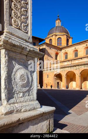 Cathédrale d'Urbino, Duomo di Urbino, Cattedrale Metropolitana di Santa Maria Assunta, Urbino, Marche, Italie Banque D'Images