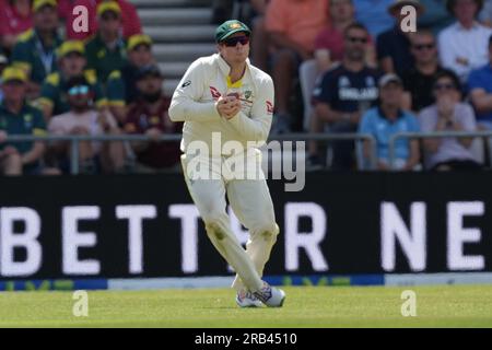 Steve Smith, australien, s'empare de l'Anglais Moeen Ali (non photographié) lors de la deuxième journée du troisième test match Ashes à Headingley, Leeds. Date de la photo : Vendredi 7 juillet 2023. Banque D'Images