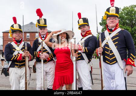 Salut du USS Constitution Museum à Service Block Party après la croisière du 4 juillet de l'USS Constitution Banque D'Images