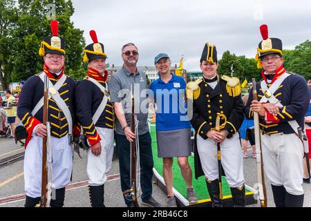 Salut du USS Constitution Museum à Service Block Party après la croisière du 4 juillet de l'USS Constitution Banque D'Images