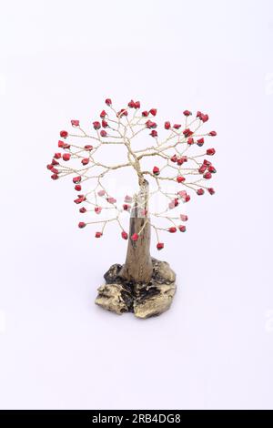 Arbre de Noël fait à la main sur un fond blanc Banque D'Images