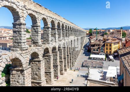 Aqueduc romain de Ségovie (Acueducto de Ségovie), Plaza del Azoguejo, Ségovie, Castille-et-León, Royaume d'Espagne Banque D'Images