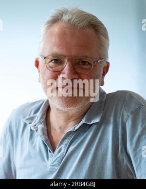 Munich, Allemagne. 06 juillet 2023. Sven Burgemeister, producteur, pris lors d'une séance photo sur le plateau de tournage de la série criminelle 'München Mordd'. Crédit : Sven Hoppe/dpa/Alamy Live News Banque D'Images