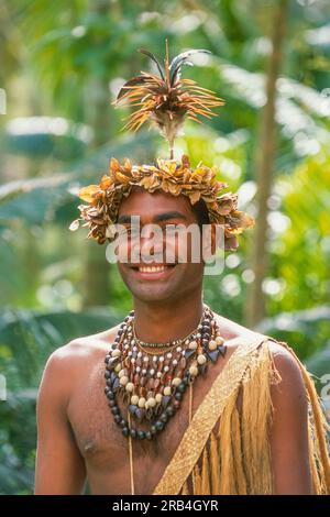 Homme en costume national, île de Tanna, Vanuatu, Mélanésie Banque D'Images