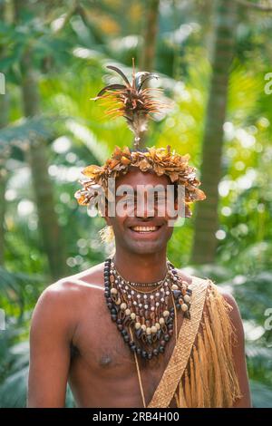 Homme en costume national, île de Tanna, Vanuatu, Mélanésie Banque D'Images