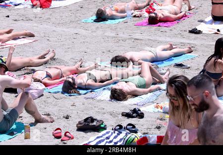 Croatie. 07 juillet 2023. Les jeunes venus au Ultra Music Festival ont occupé la plage populaire de Bacvice à Split, en Croatie, le 7 juillet 2023. Photo : Ivo Cagalj/PIXSELL crédit : Pixsell/Alamy Live News Banque D'Images