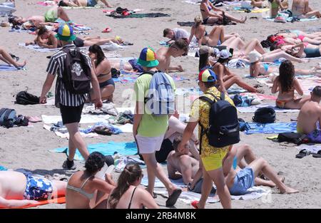 Croatie. 07 juillet 2023. Les jeunes venus au Ultra Music Festival ont occupé la plage populaire de Bacvice à Split, en Croatie, le 7 juillet 2023. Photo : Ivo Cagalj/PIXSELL crédit : Pixsell/Alamy Live News Banque D'Images