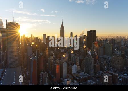 Vue à l'aube de New York City Skyline Banque D'Images
