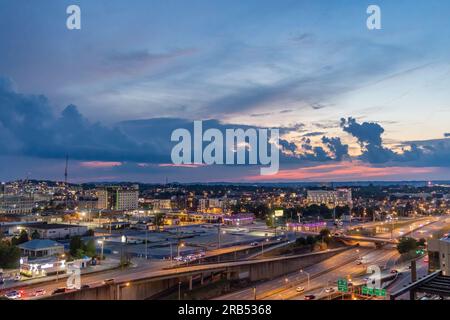 Paysage de fin de journée de la région au sud de la I 40 à Nashville, Tennessee Banque D'Images