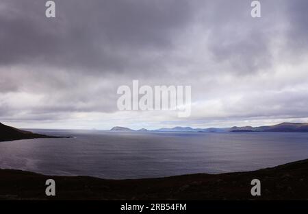 Vue sur Kenmare Bay, comté de Cork, Irlande - John Gollop Banque D'Images