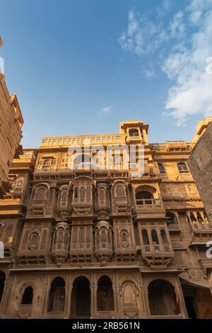 Jaisalmer, Rajasthan, Inde - 16 octobre 2019 : Patwon Ki Haveli , manoir des marchands Brocade, un groupe de cinq grands havelis. Banque D'Images