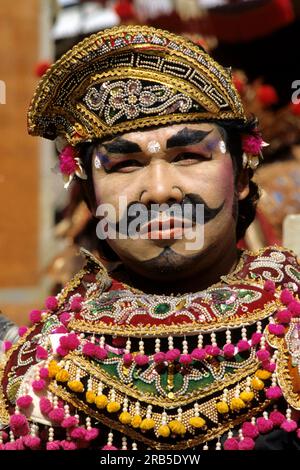 Homme en vêtements traditionnels. Bali. Indonésie. Asie Banque D'Images