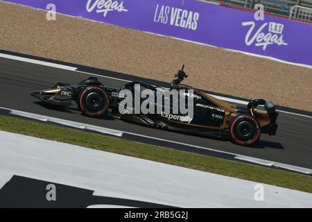 Voiture Brad Pitt pour le film inspiré de la F1 à Silverstone avant le Grand Prix de Grande-Bretagne 2023, la voiture est en fait une voiture de Formule 2 modifiée. Banque D'Images