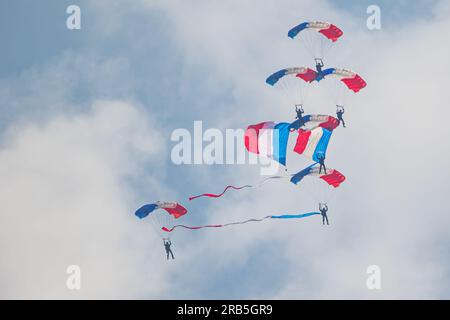 Miitary parachute exhibition par le Team Phenix Armée de l'air et de l'espace au RAF Cosford Airshow 2023, RAF Cosford, Royaume-Uni le 11 juin 2023 Banque D'Images