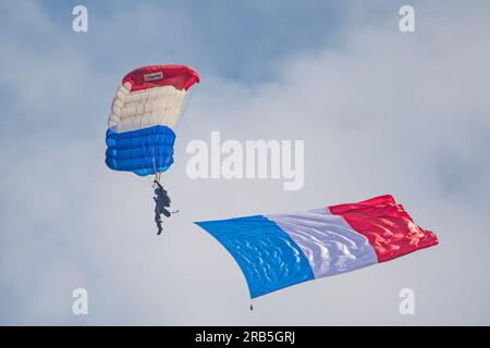 Miitary parachute exhibition par le Team Phenix Armée de l'air et de l'espace au RAF Cosford Airshow 2023, RAF Cosford, Royaume-Uni le 11 juin 2023 Banque D'Images