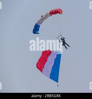 Miitary parachute exhibition par le Team Phenix Armée de l'air et de l'espace au RAF Cosford Airshow 2023, RAF Cosford, Royaume-Uni le 11 juin 2023 Banque D'Images