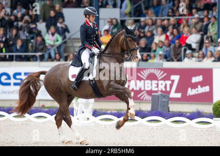 Aix-la-Chapelle, Deutschland. 01 juillet 2023. Charlotte DUJARDIN (GBR) sur Imhotep, action, à l'épreuve, dressage D6 : Prix MEGGLE, 2e épreuve de la Lambertz Nations Cup, Grand Prix spécial CDIO5*, le 01.07.2023, Festival équestre mondial, CHIO Aix-la-Chapelle 2022 à partir de 23.06. - 02.07.2022 à Aix-la-Chapelle/Allemagne ; crédit : dpa/Alamy Live News Banque D'Images