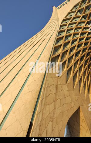 Iran. Téhéran. La tour Azadi ou King Memorial Tower Banque D'Images