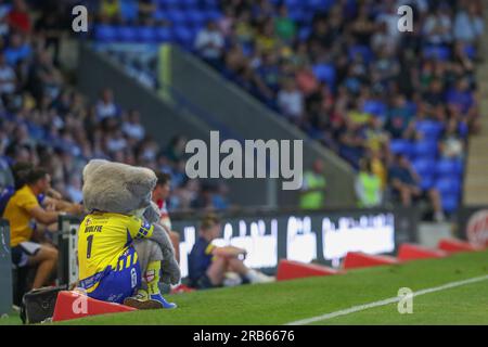 Warrington, Royaume-Uni. 07 juillet 2023. Wolfie la mascotte Warrington Wolves regarde lors du match Betfred Super League Round 18 Warrington Wolves vs St Helens au stade Halliwell Jones, Warrington, Royaume-Uni, le 7 juillet 2023 (photo Gareth Evans/News Images) à Warrington, Royaume-Uni le 7/7/2023. (Photo Gareth Evans/News Images/Sipa USA) crédit : SIPA USA/Alamy Live News Banque D'Images