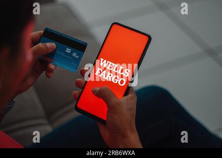 Brésil. 07 juillet 2023. Sur cette photo, le logo Wells Fargo est affiché sur l'écran d'un smartphone. Crédit : SOPA Images Limited/Alamy Live News Banque D'Images