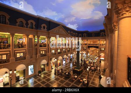 Juillet 1 2023 : Macao parisien sous le groupe de Macao vénitien. C’est le nouveau casino et Resort sur le thème de Paris Banque D'Images
