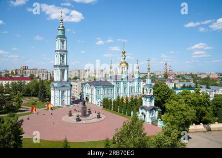 TAMBOV, RUSSIE - 03 JUIN 2023 : vue de l'ancienne cathédrale Spaso-Preobrazhensky par une journée ensoleillée de juin Banque D'Images