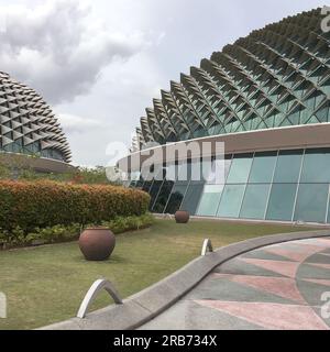 Voyager à Singapour. Jardin de l'Esplanade Forecourt Banque D'Images