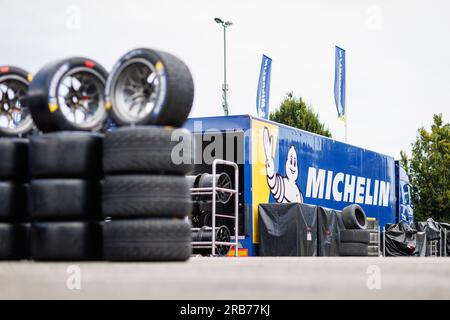 michelin, technicien, michelin, pneus, pneus, pneus, Lors des 6 heures de Monza 2023, 3e manche du Championnat du monde d'Endurance FIA 2023, du 7 au 9 juillet 2023 sur l'Autodrome Nazionale di Monza, à Monza, Italie Banque D'Images