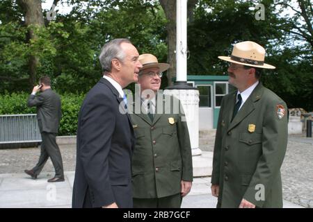 Visite du secrétaire désigné Dirk Kempthorne et de ses collaborateurs à New York City, New York, pour une tournée, discussions avec le personnel du National Park Service sur des sites tels que le Grant National Memorial Banque D'Images