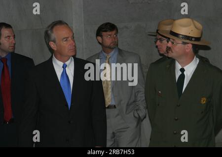 Visite du secrétaire désigné Dirk Kempthorne et de ses collaborateurs à New York City, New York, pour une tournée, discussions avec le personnel du National Park Service sur des sites tels que le Grant National Memorial Banque D'Images