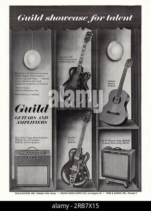 Une publicité pleine mage pour guitares et amplificateurs Guild. d'un magazine de musique du début des années 1960. Banque D'Images