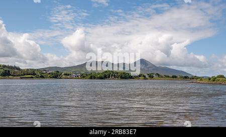 Croagh Patrick, une montagne dans le comté de Mayo. Image prise du Harbour Quay à Westport. Banque D'Images