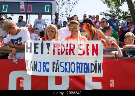 Barendrecht, pays-Bas. 08 juillet 2023. BARENDRECHT, PAYS-BAS - JUILLET 8 : supporters lors du match amical de pré-saison entre Feyenoord et PEC Zwolle au Sportpark Smitshoek le 8 juillet 2023 à Barendrecht, pays-Bas (photo de Hans van der Valk/Orange Pictures) crédit : Orange pics BV/Alamy Live News Banque D'Images