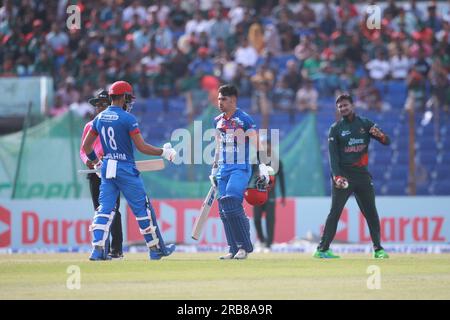 Le batteur afghan Rahmanullah Gurbaz célèbre ses cent runs lors du deuxième match Bangladesh-Afghanistan One Day International (ODI) de trois Banque D'Images