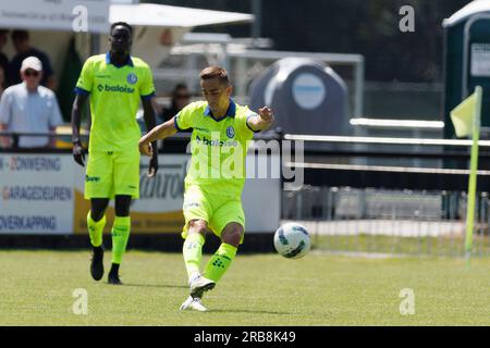 Axel, pays-Bas. 08 juillet 2023. Julien de Sart de Gent photographié en action lors d'un match amical de football entre KAA Gent et l'équipe croate de football Lokomotiva Zagreb, samedi 08 juillet 2023 à Axel, aux pays-Bas, en préparation de la saison 2023-2024. BELGA PHOTO KURT DESPLENTER crédit : Belga News Agency/Alamy Live News Banque D'Images