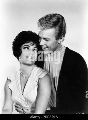 CONNIE FRANCIS et HARVE PRESNELL Portrait dans QUAND LES GARÇONS RENCONTRENT LES FILLES 1965 réalisateur ALVIN GANZER d'après la pièce de Guy Bolton et Jack McGowan scénariste Robert E. Kent producteur Sam Katzman four Leaf Productions / Metro Goldwyn Mayer (MGM) Banque D'Images