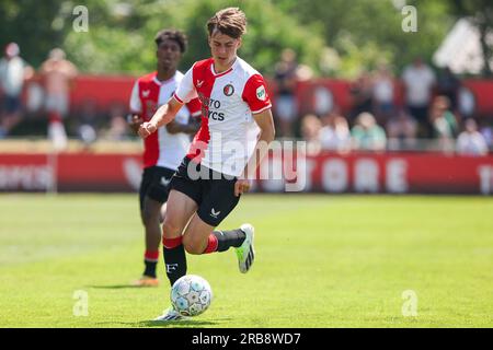 Barendrecht, pays-Bas. 08 juillet 2023. BARENDRECHT, PAYS-BAS - JUILLET 8 : Leo Sauer de Feyenoord lors du match amical de pré-saison entre Feyenoord et PEC Zwolle au Sportpark Smitshoek le 8 juillet 2023 à Barendrecht, pays-Bas (photo Hans van der Valk/Orange Pictures) crédit : Orange pics BV/Alamy Live News Banque D'Images