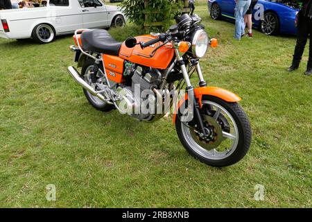 Moto Laverda Jota 1000 présentée au salon automobile de Markeaton, Derby, 2023 Banque D'Images