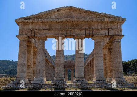 Le temple dorique de Ségesta. Segesta, Calatafimi, Trapani, Sicile, Italie, Europe. Banque D'Images