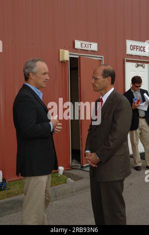 Le secrétaire Dirk Kempthorne et ses collaborateurs en visite dans le Maine, rencontre avec le gouverneur John Baldacci Banque D'Images