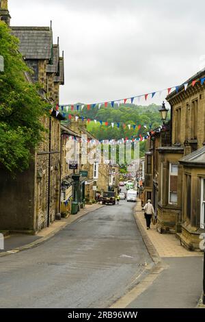 View down High Street, Pateley Bridge, Nidderdale, North Yorkshire, Angleterre, ROYAUME-UNI Banque D'Images