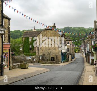 View down High Street, Pateley Bridge, Nidderdale, North Yorkshire, Angleterre, ROYAUME-UNI Banque D'Images