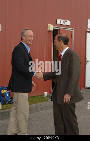 Le secrétaire Dirk Kempthorne et ses collaborateurs en visite dans le Maine, rencontre avec le gouverneur John Baldacci Banque D'Images