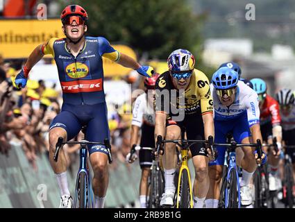 Limoges, France. 08 juillet 2023. Le Danish Mads Pedersen de Lidl-Trek célèbre sa victoire lors de la 8e étape du Tour de France, une course cycliste de 200,7 km de Libourne à Limoges, en France, samedi 08 juillet 2023. Le Tour de France de cette année aura lieu du 01 au 23 juillet 2023. BELGA PHOTO JASPER JACOBS crédit : Belga News Agency/Alamy Live News Banque D'Images