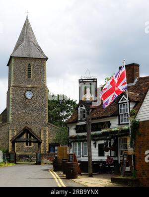 St Leonard's Church au Queen's Head Pub à Sandridge Banque D'Images