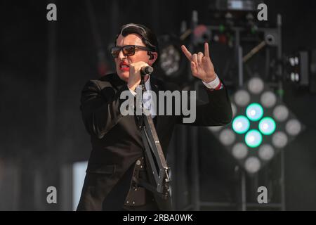 Maynard James Keenan, membre du groupe de rock américain Puscifer, se produit lors de la deuxième journée du festival Mad Cool 2023 à Villaverde. Banque D'Images